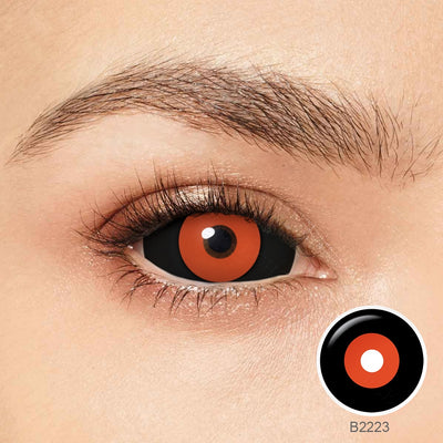 Schwarze und Orangen -Sklera -Augen