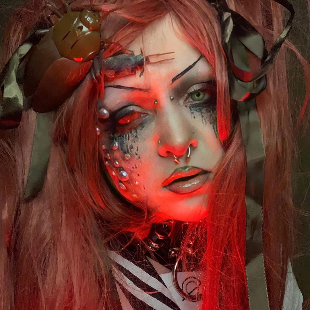 メイクアップミラー (スケルトンレッド) Red Mesh Sclera Contacts – twinklens